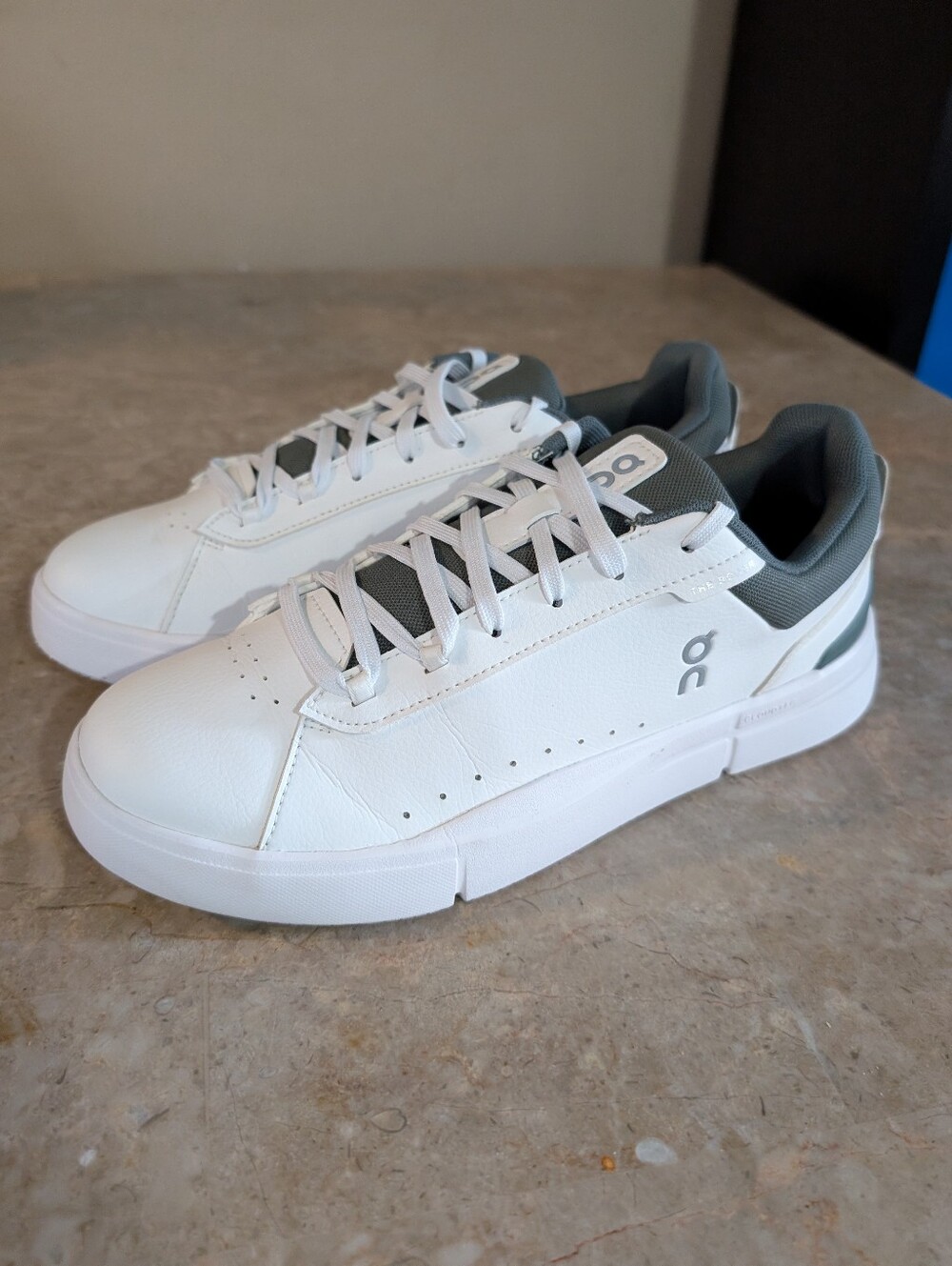 On The Roger Advantage Olive -white Swiss Engineering Shoes Men Size 8.5 No Box - Picture 2 of 13